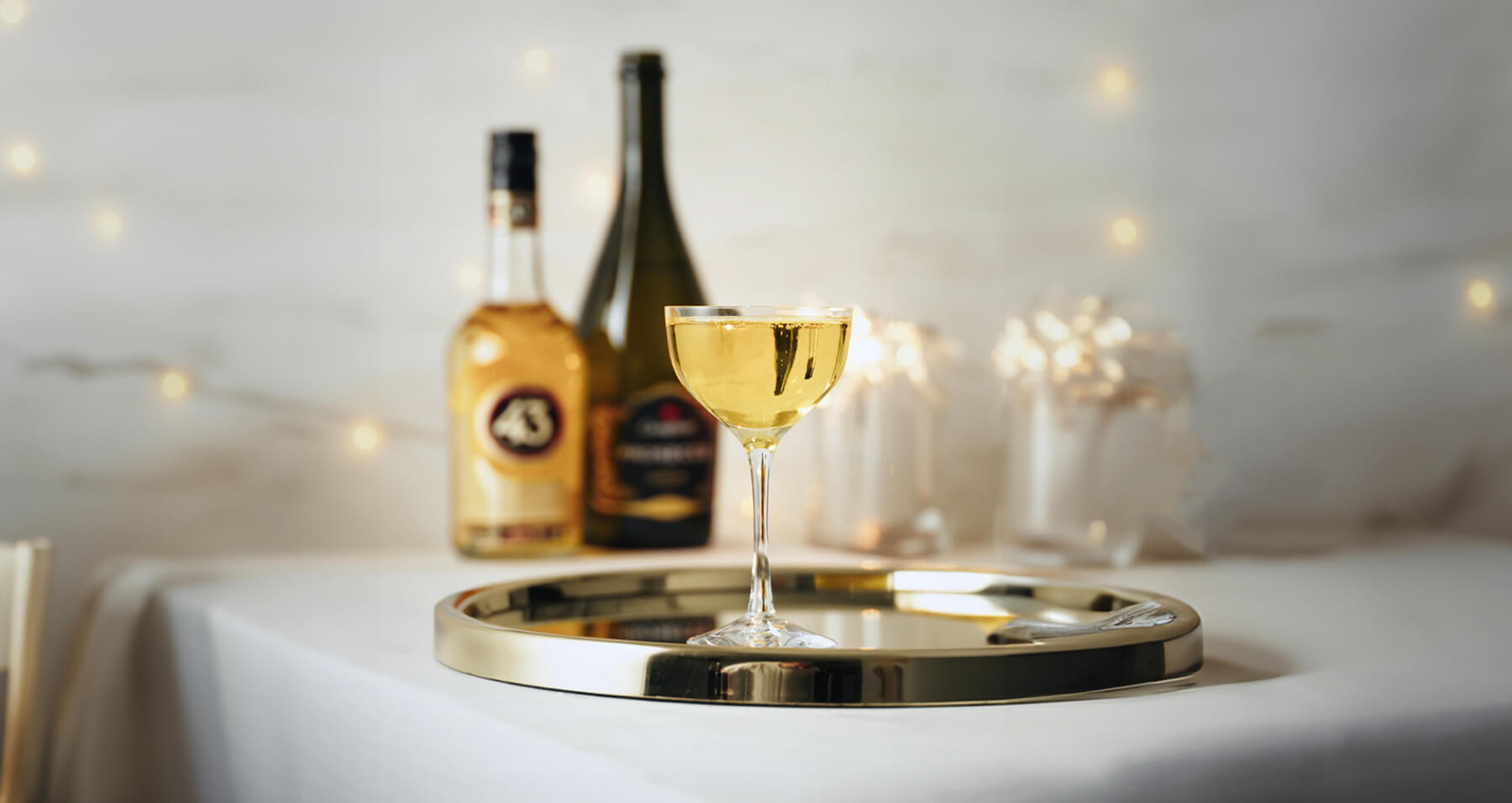 en sot med licor 43 och mousserande vin royal