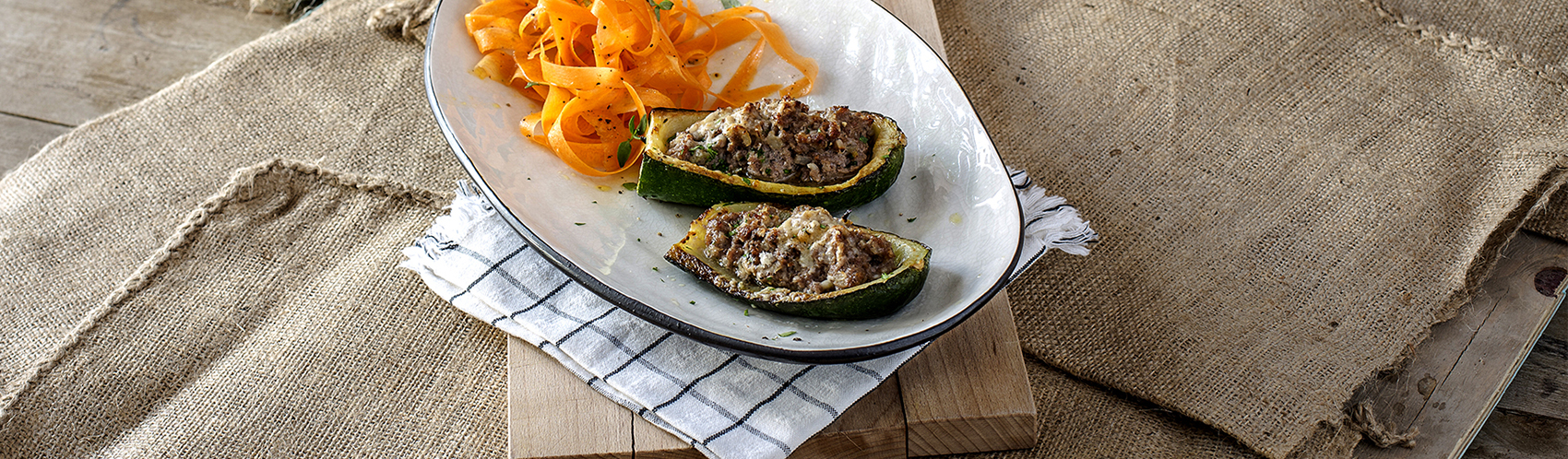 morot med aubergin fyllda på fat