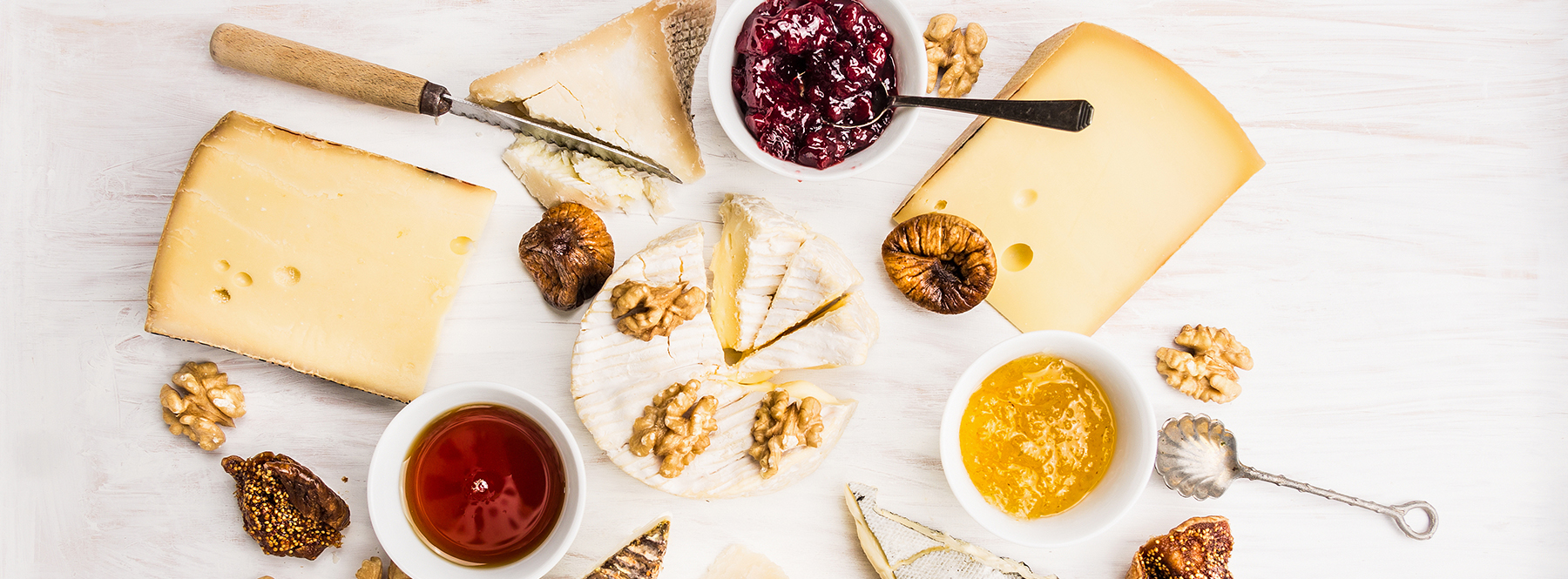 olika sorters ostar på bord