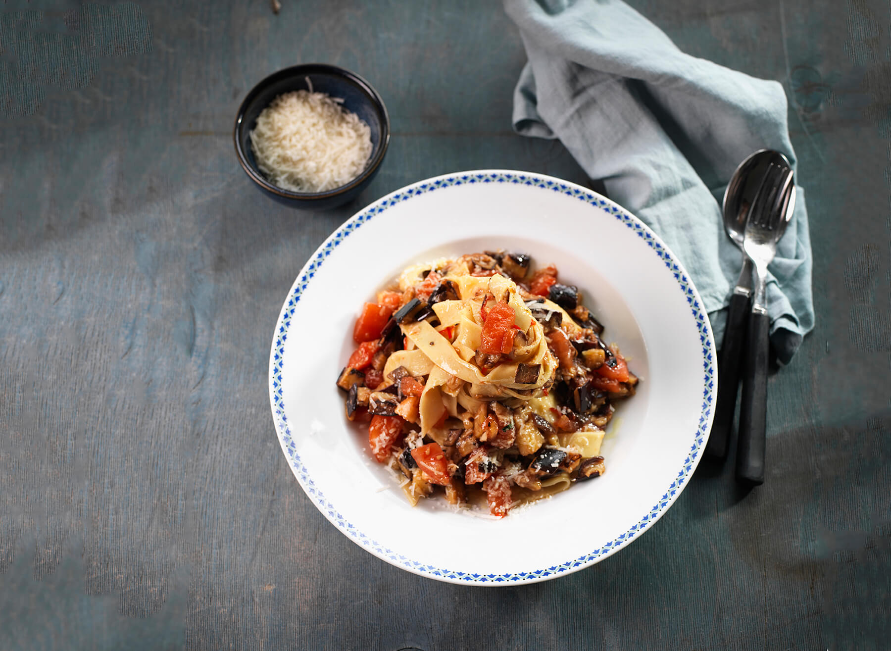 Pasta med tomat och aubergine