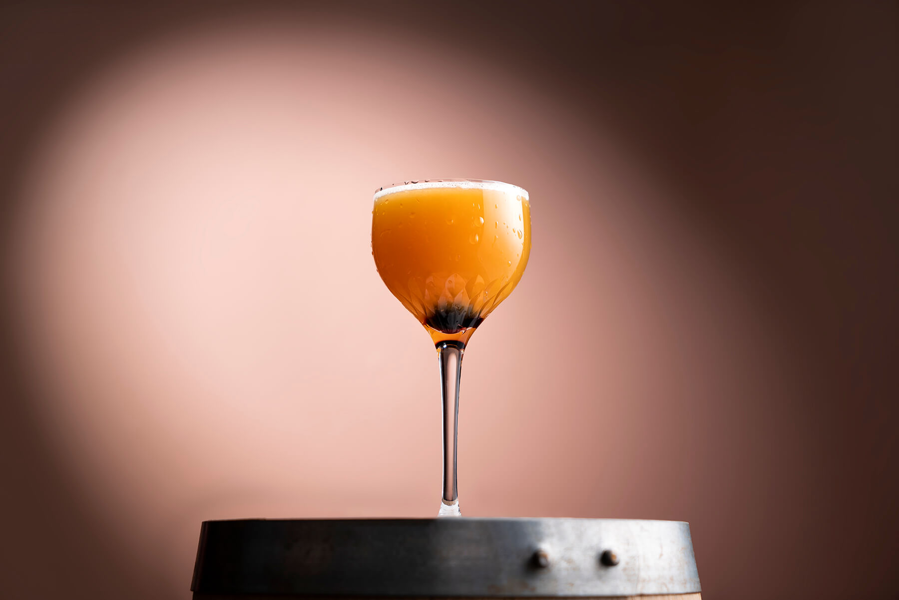 ett glas med drinken the 1929 - tulllamore dew drink