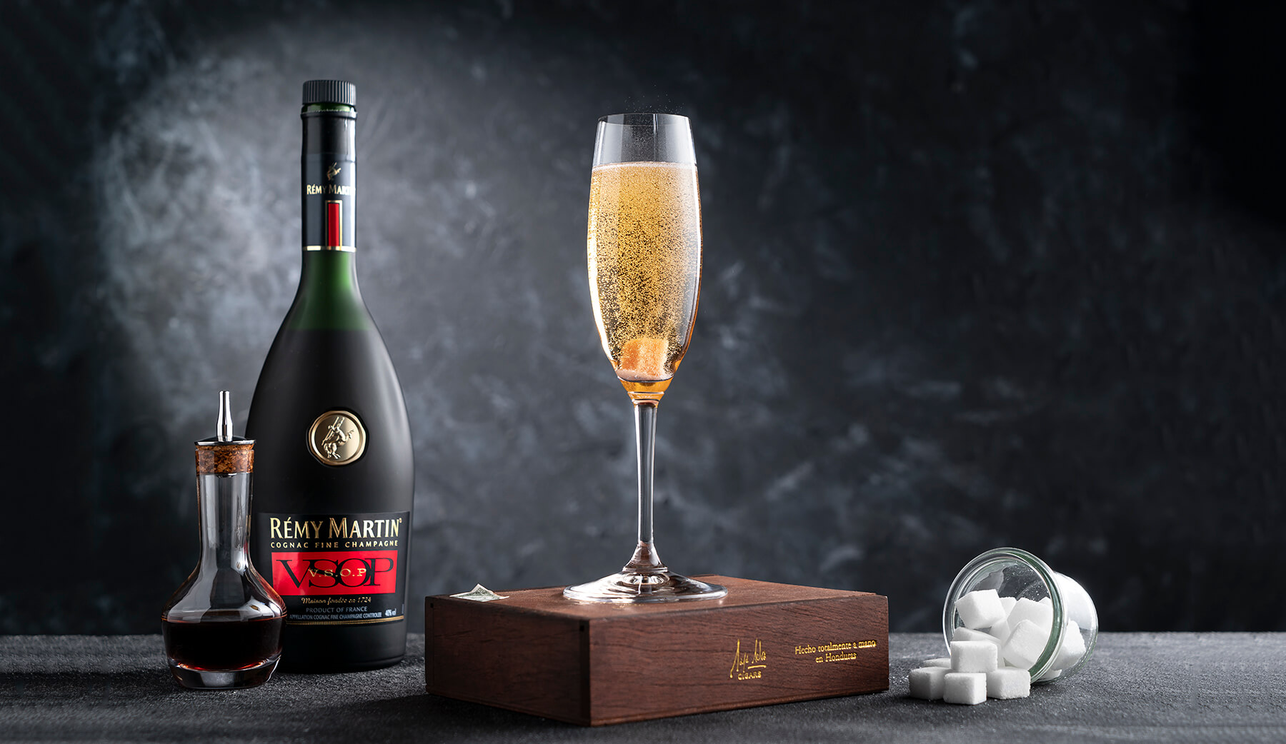 champagne cocktail flaska cognac drink