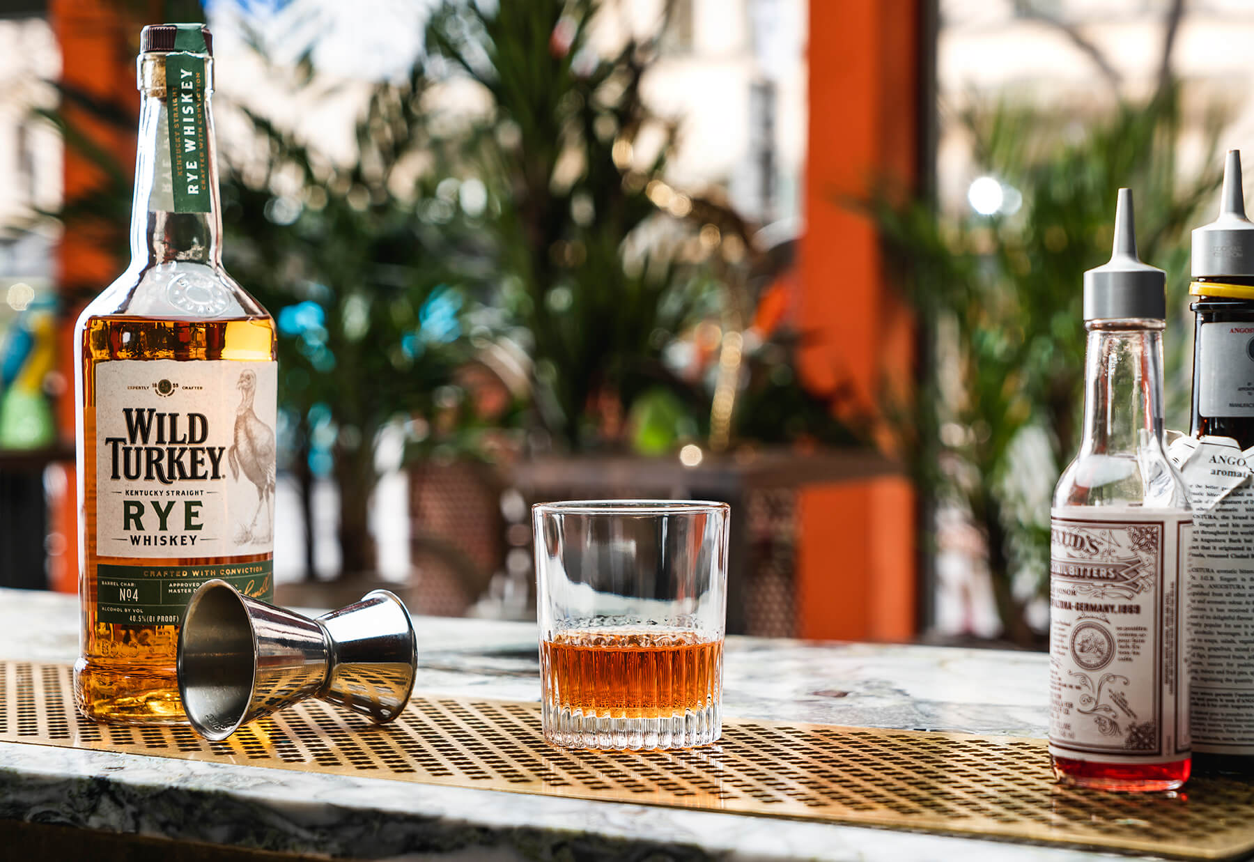 ett glas med drinken Sazerac