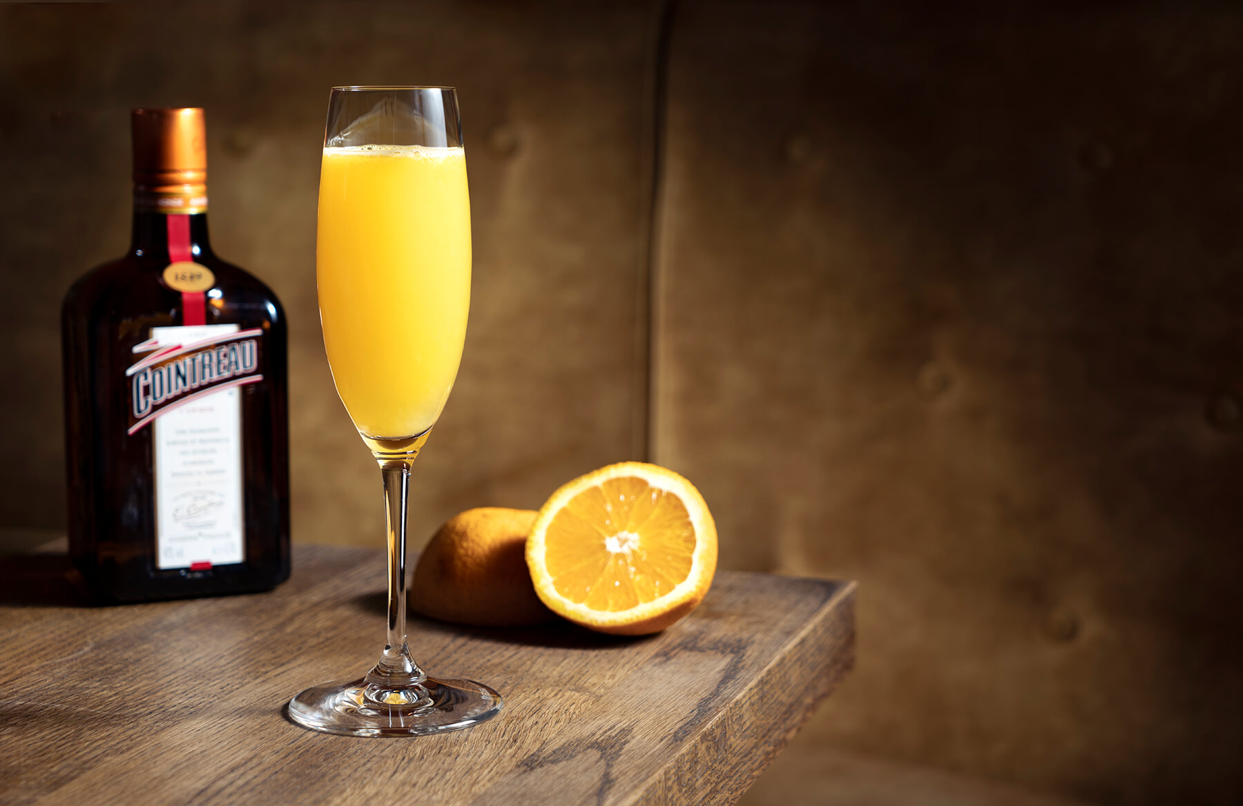 ett glas med drinken mimosa