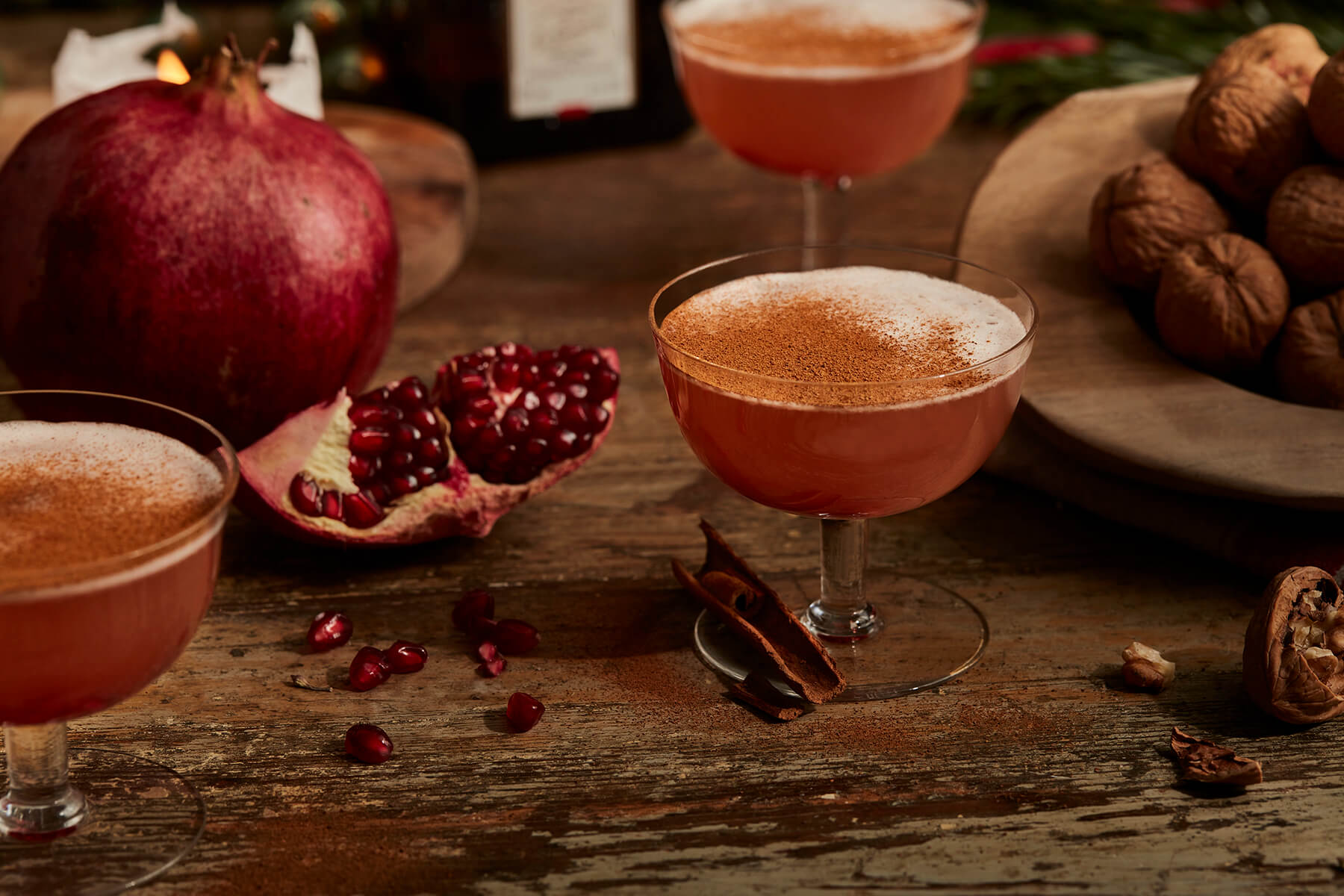 ett bord med en drink margarita med kanel