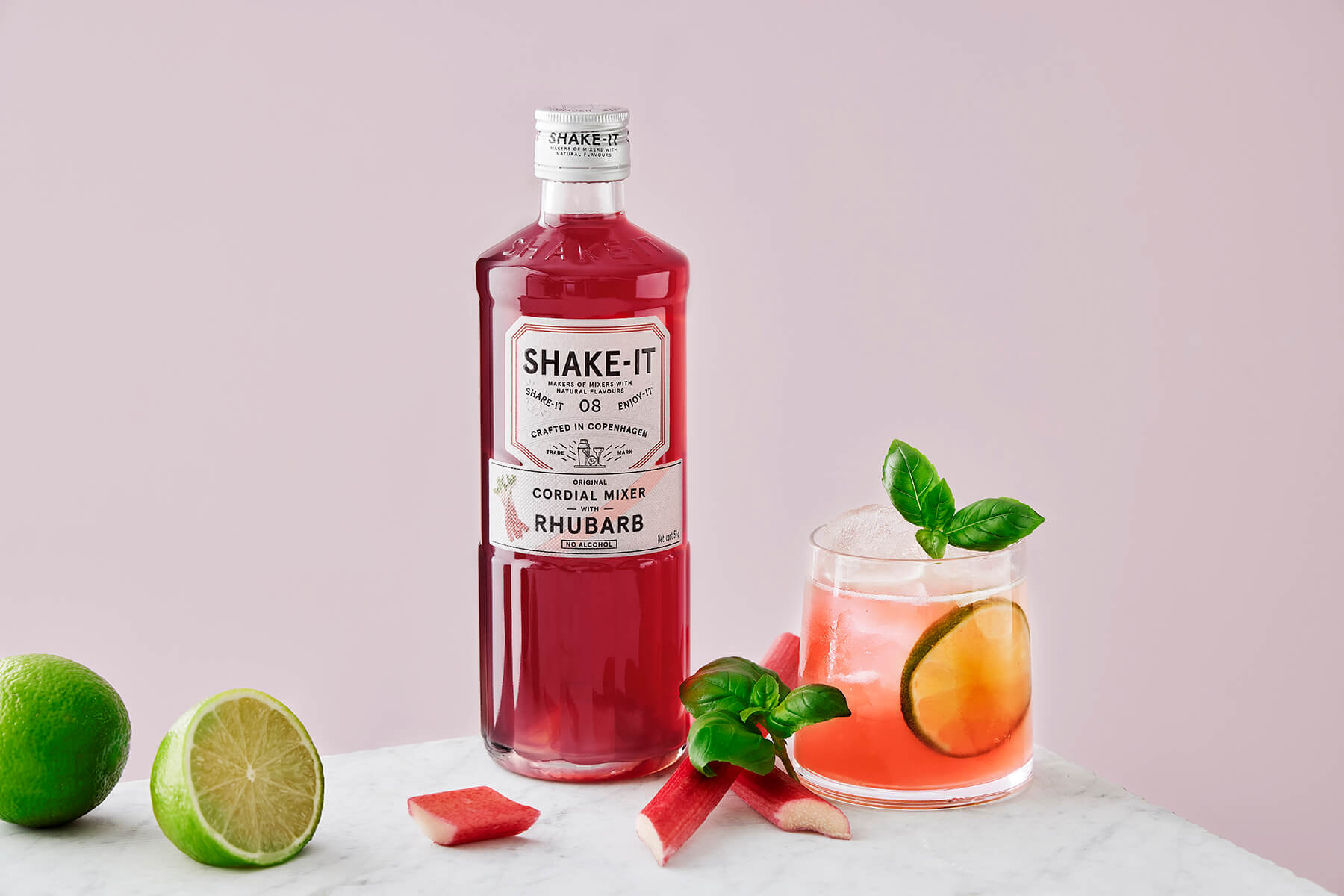 en alkoholfri drink med rabarber