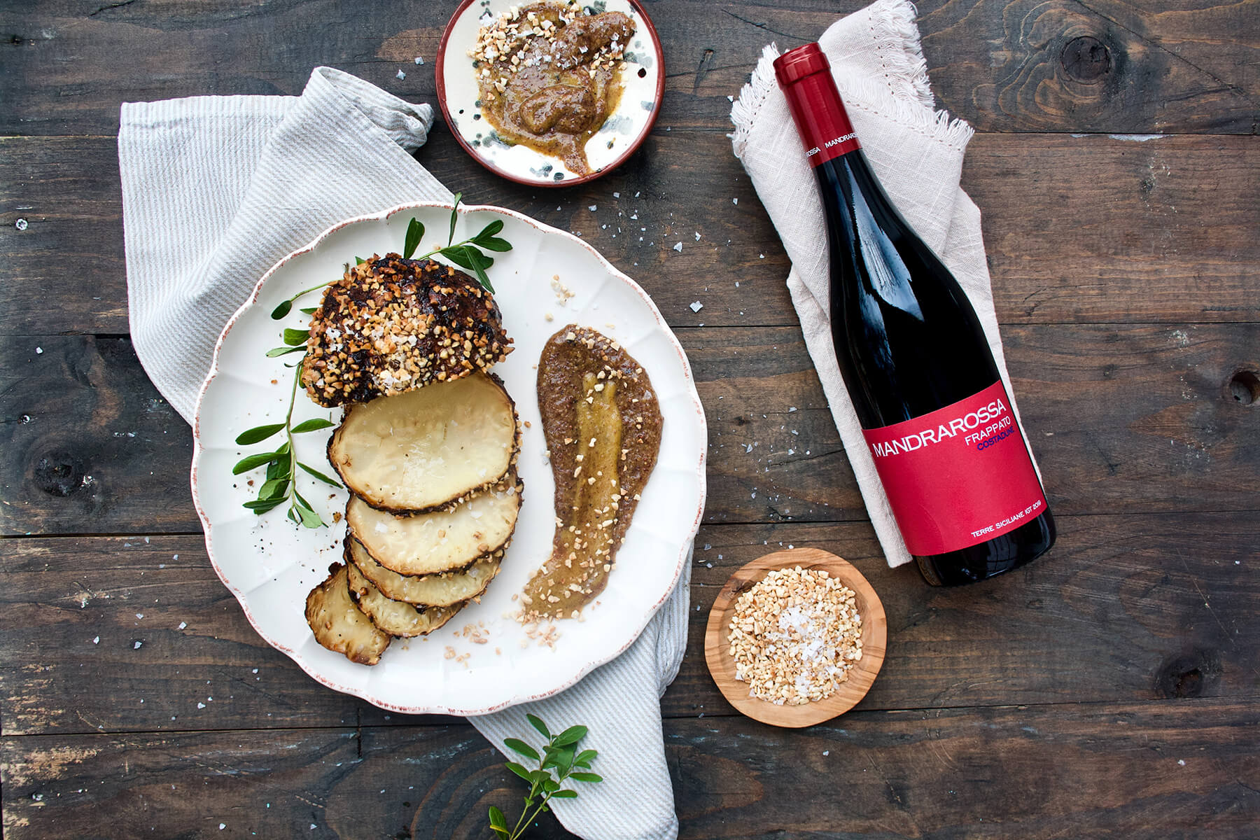 julskinka med rotselleri och vinflaska