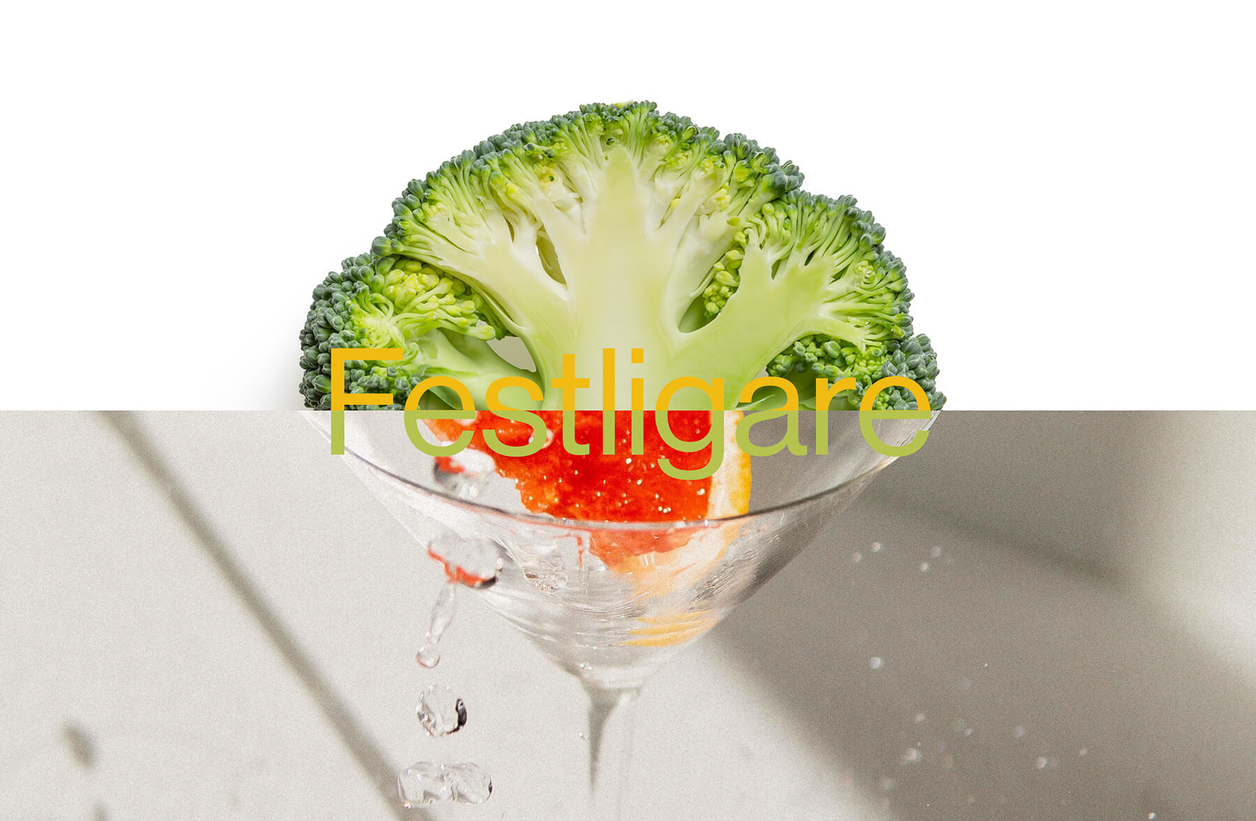 broccoli och ett martinilglas med grapefrukt