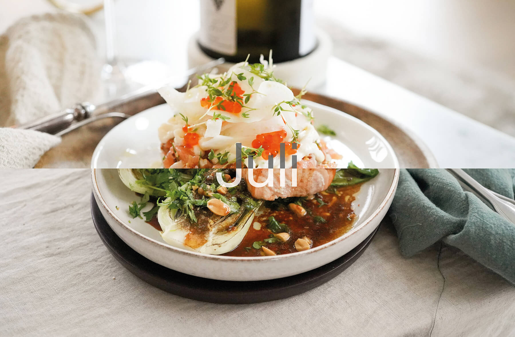 en kostig tvådelad maträtt med juli