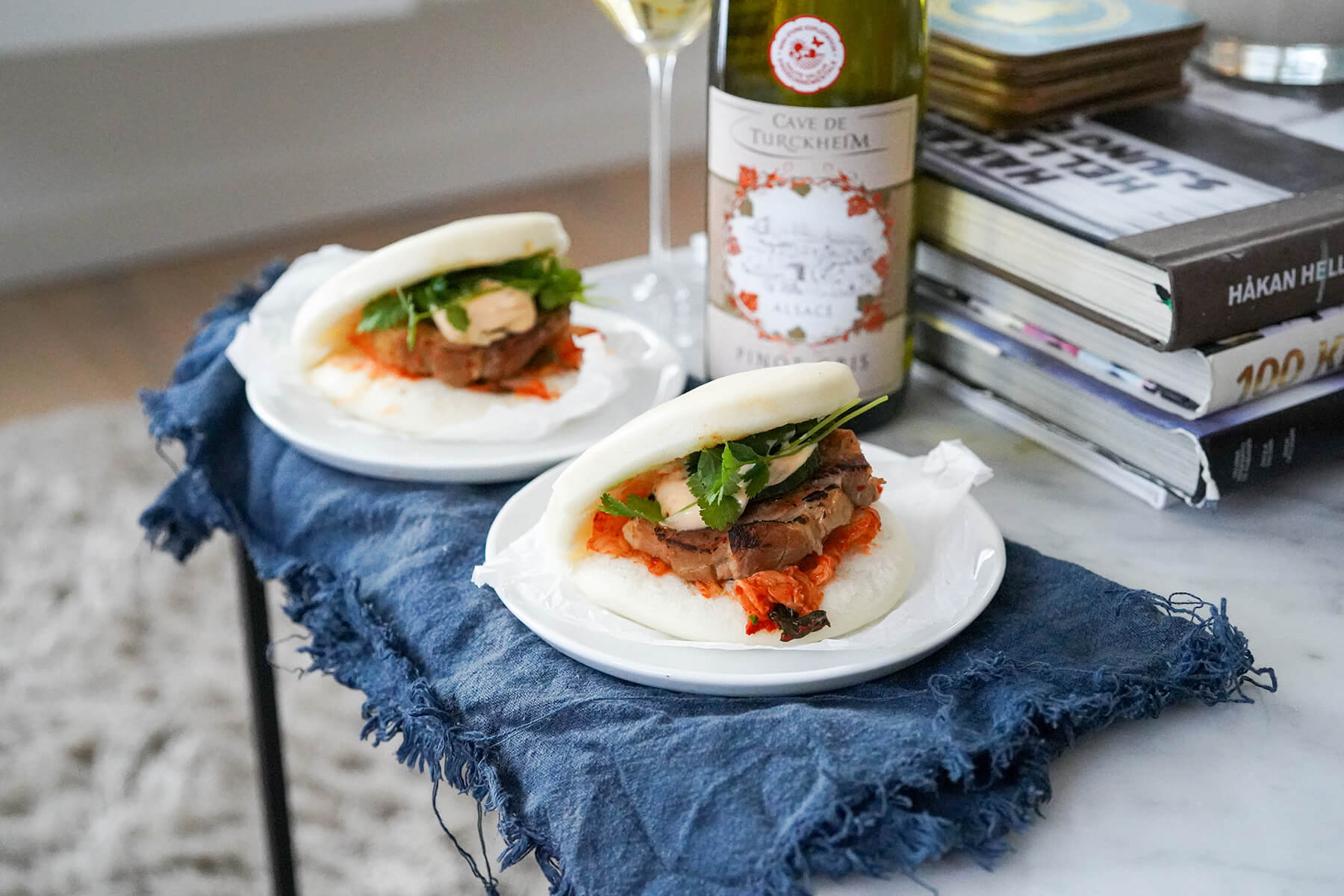 Bao med bakat fläsk och het majonnäs