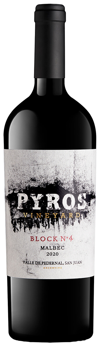 en flaska vin från argentina pyros