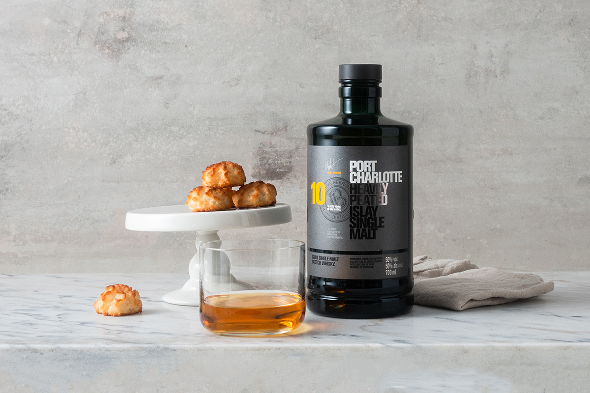 en flaska whisky som present