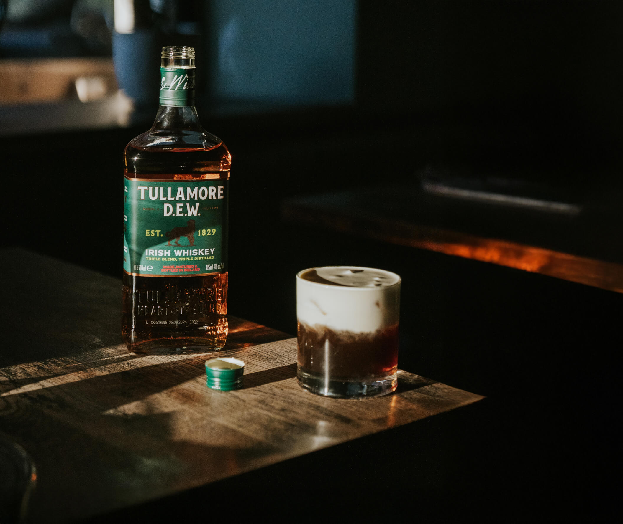 en drink med tullamroe irish cofffee