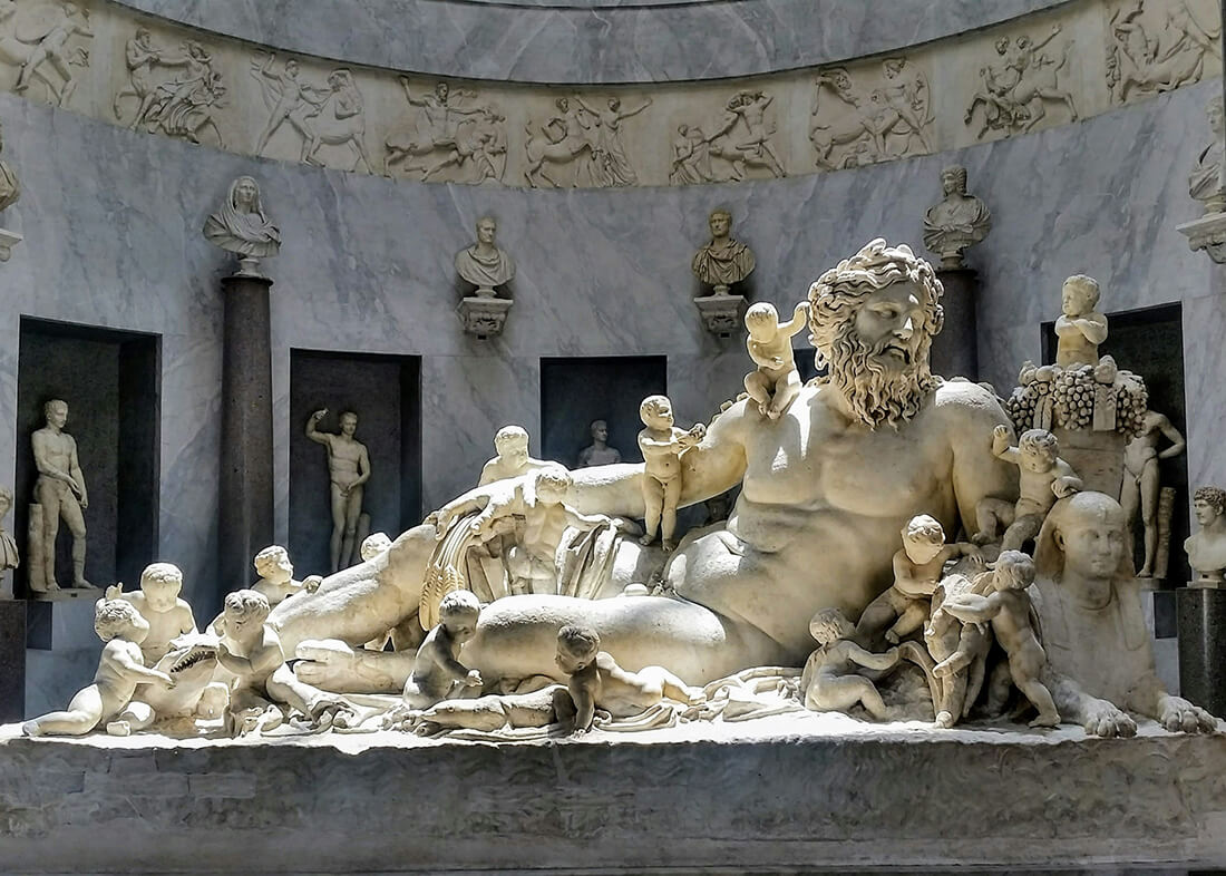 en grekisk gud i fontänen