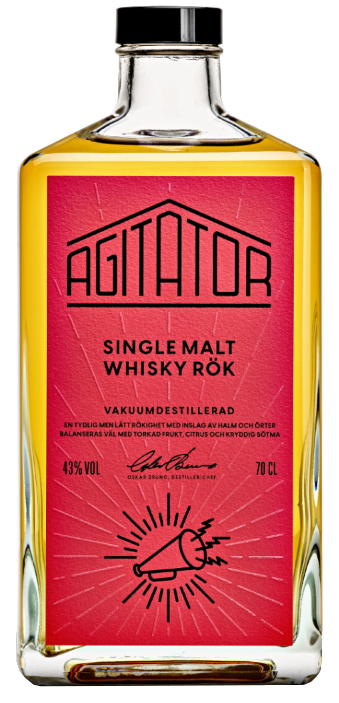 en flaska whisky med rödmetikett