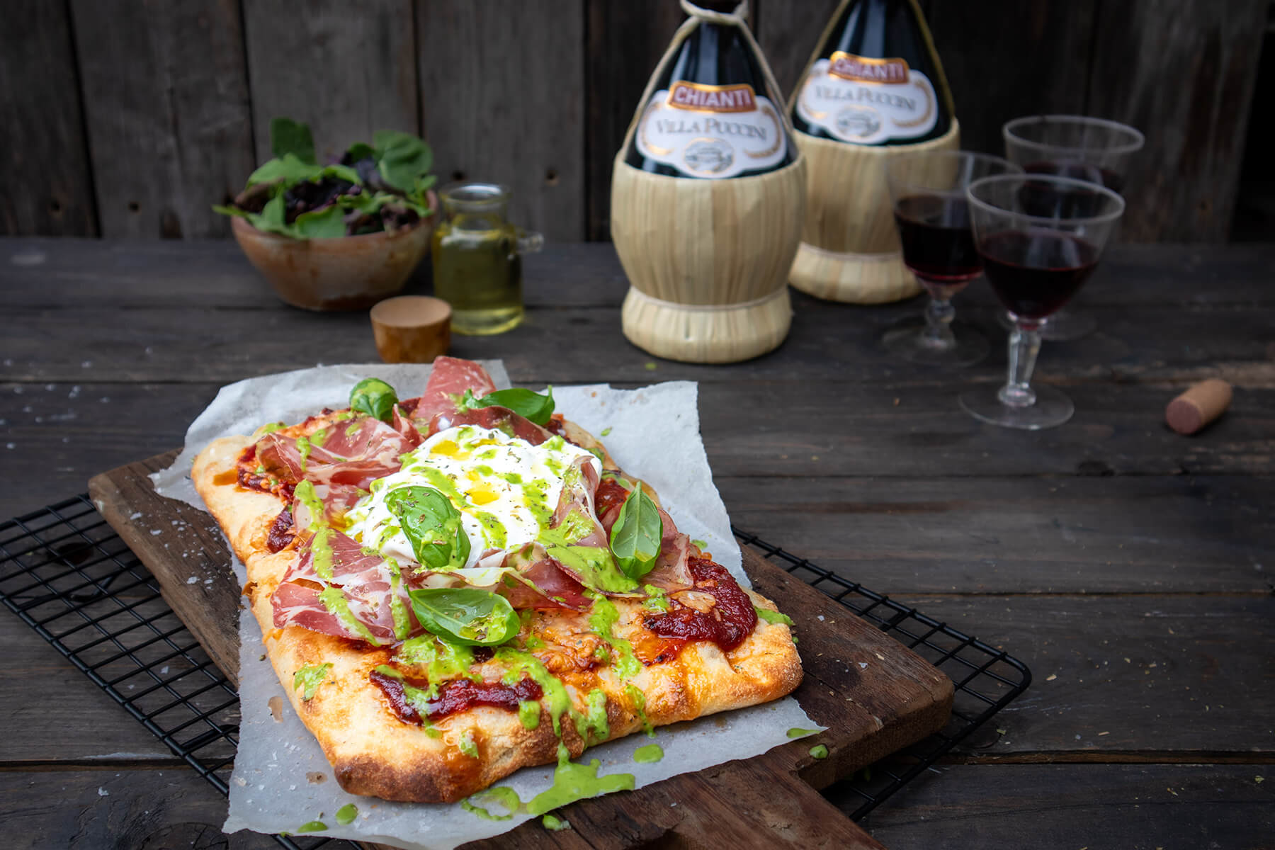 pensa rossa som en liten pizza med tomatsås