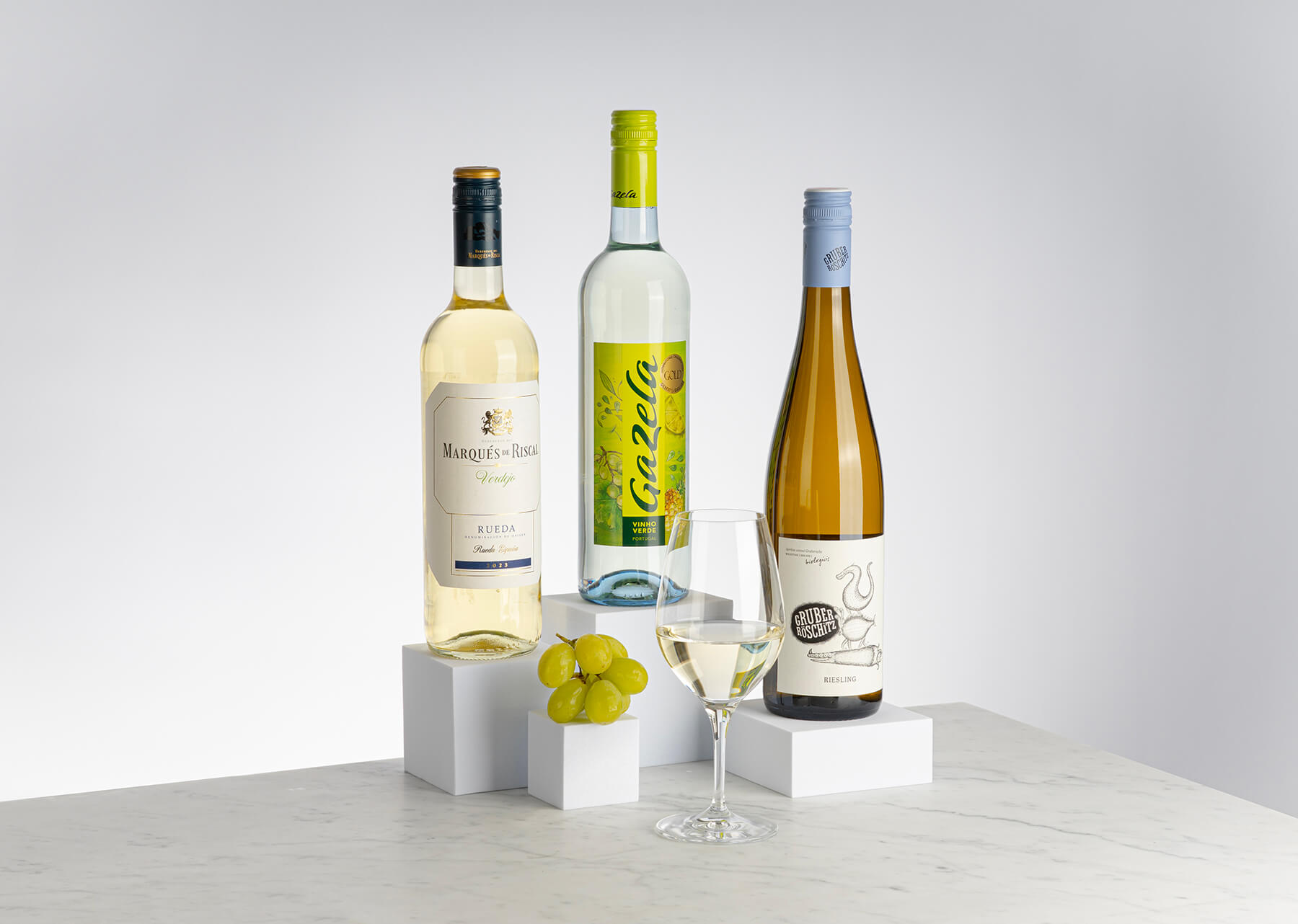 tre vita viner till sommaren